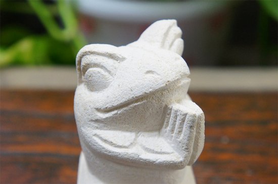 パラス石 石彫り バリ島 アジアン オブジェ 置物 カエル 10cm (お願い左向き)
