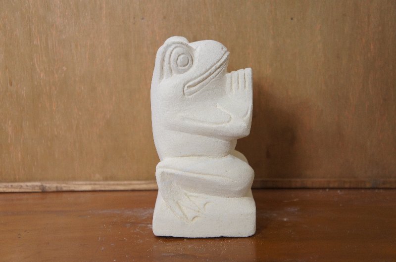 パラス石 石彫り バリ島 アジアン オブジェ 置物 カエル 15cm (お願い正面)