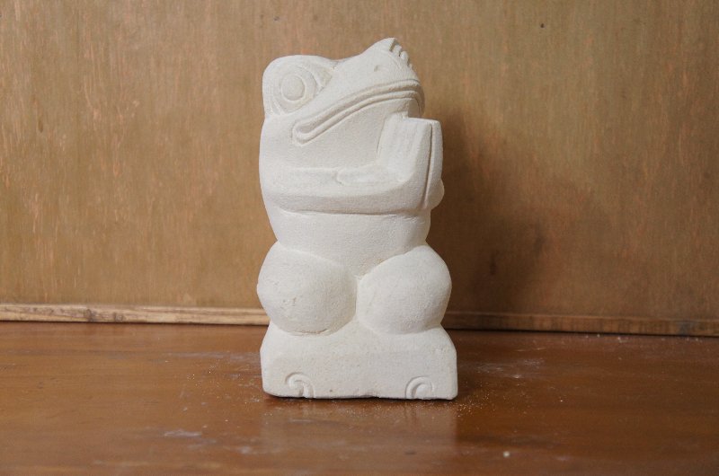 パラス石 石彫り バリ島 アジアン オブジェ 置物 カエル 15cm (お願い左向き)