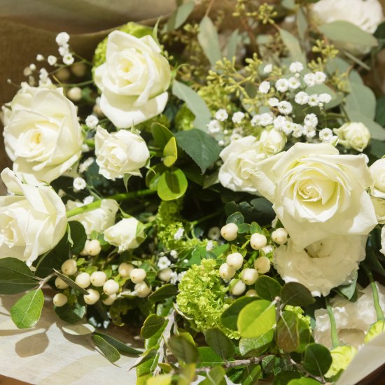 白 グリーンのおしゃれな花束 Floral Menuet オンラインショップ