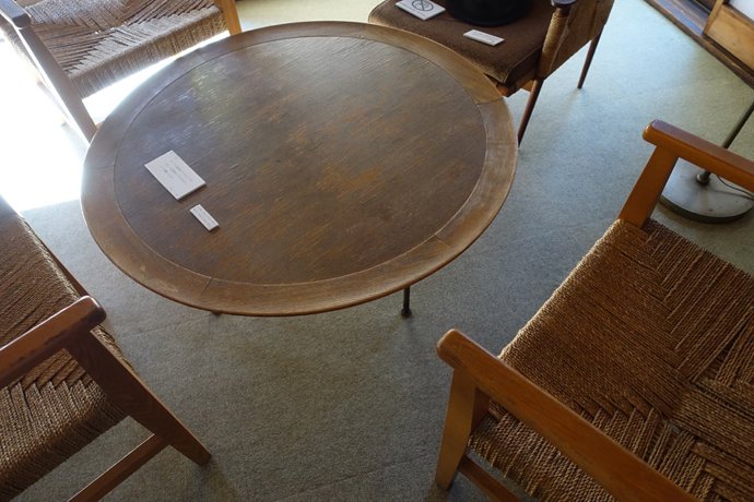 アントニン・レーモンドの妻ノエミがデザインした円形のテーブル