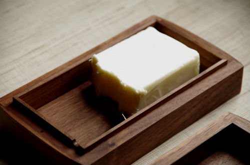 ウォールナットの木製バターケース