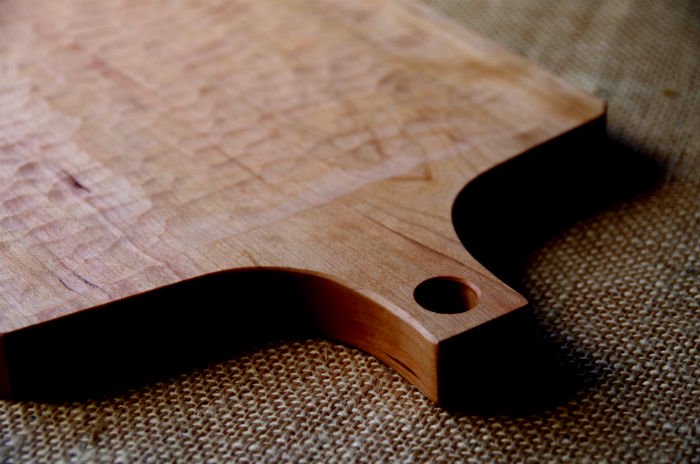 ブラックチェリーの木製カッティングボード