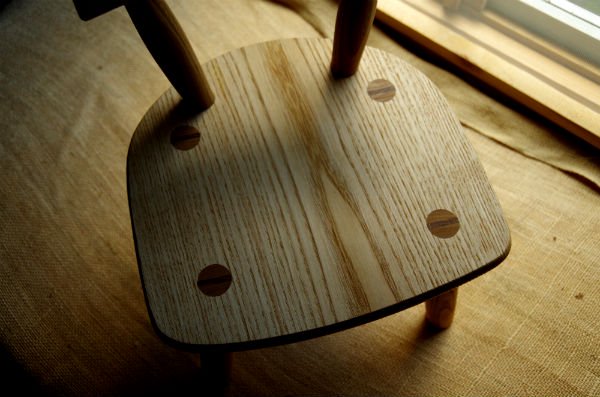 栗の木の子供椅子