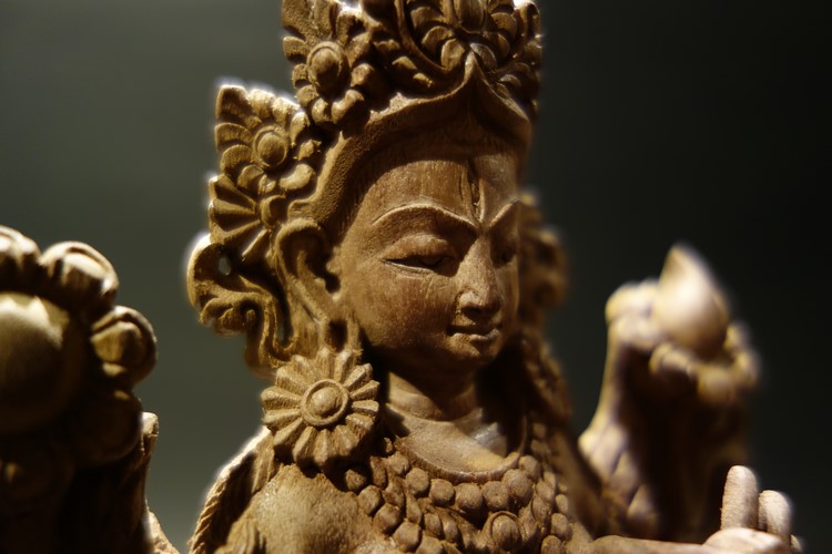 【仏像】白多羅菩薩（ホワイトターラ）木彫り 仏像 19cm【送料無料】