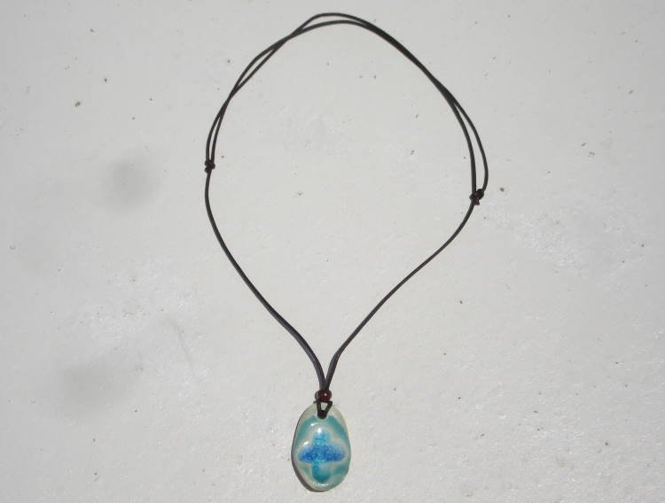 陶器と琉球ガラスのネックレス[ミドルサイズ]ヤチムン 水色NO-36