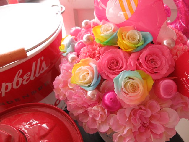 誕生日のプレゼント ハローキティ柄バルーン 風船入りの花 フラワー 