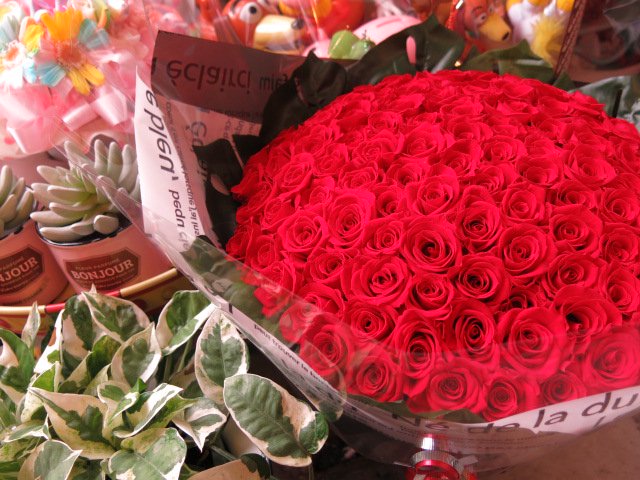 プリザーブドフラワー　赤バラ　花束　100本