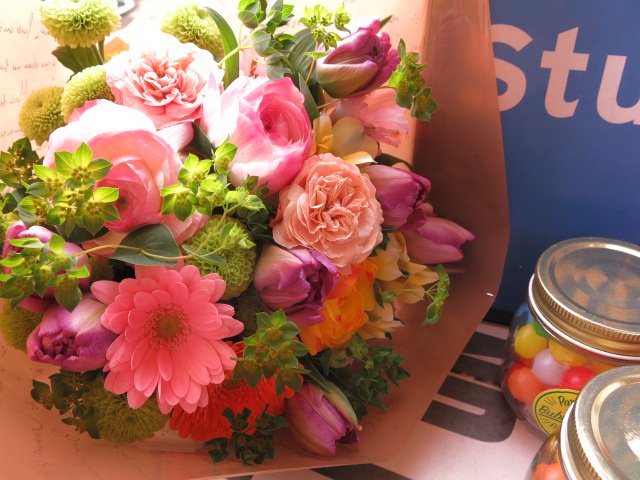 送別会 花束 プレゼント 花 色んなお花で可愛い お花はデザイナーにおまかせカラフル花束