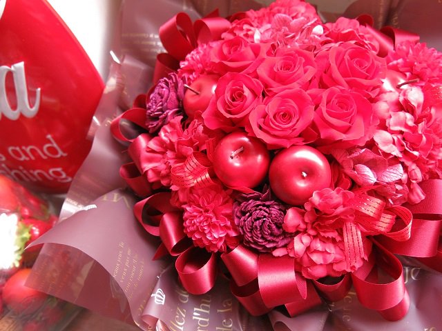 還暦祝い 赤バラ入り 花束風 数字60入り プレゼント 赤いお花いっぱいのプリザーブドフラワー入り