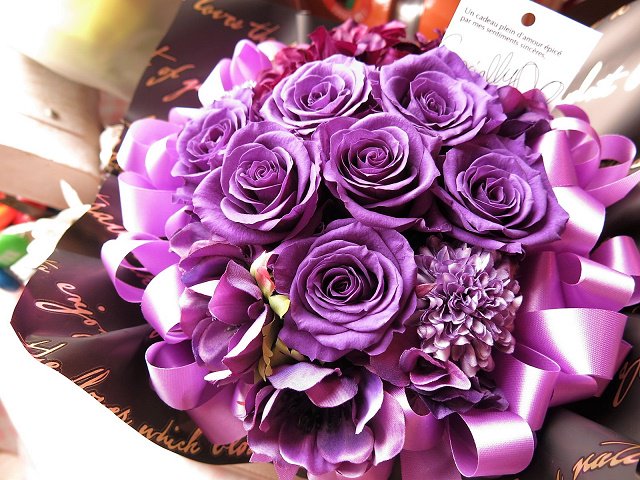 喜寿お祝い 花束風 紫バラ入り８ プリザーブドフラワー ケース付き