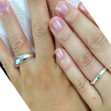 シルバーでフルオーダーの結婚指輪の一例。ペアではない結婚指輪も素敵ですね！