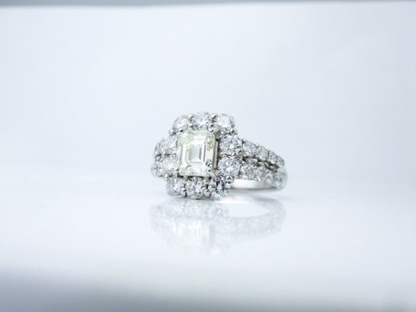 １カラットアップエメラルドカットダイヤモンドリング Em 1 006ct Ly Vs2 D 1 45ct Pt900 中央宝石研究所鑑定書付