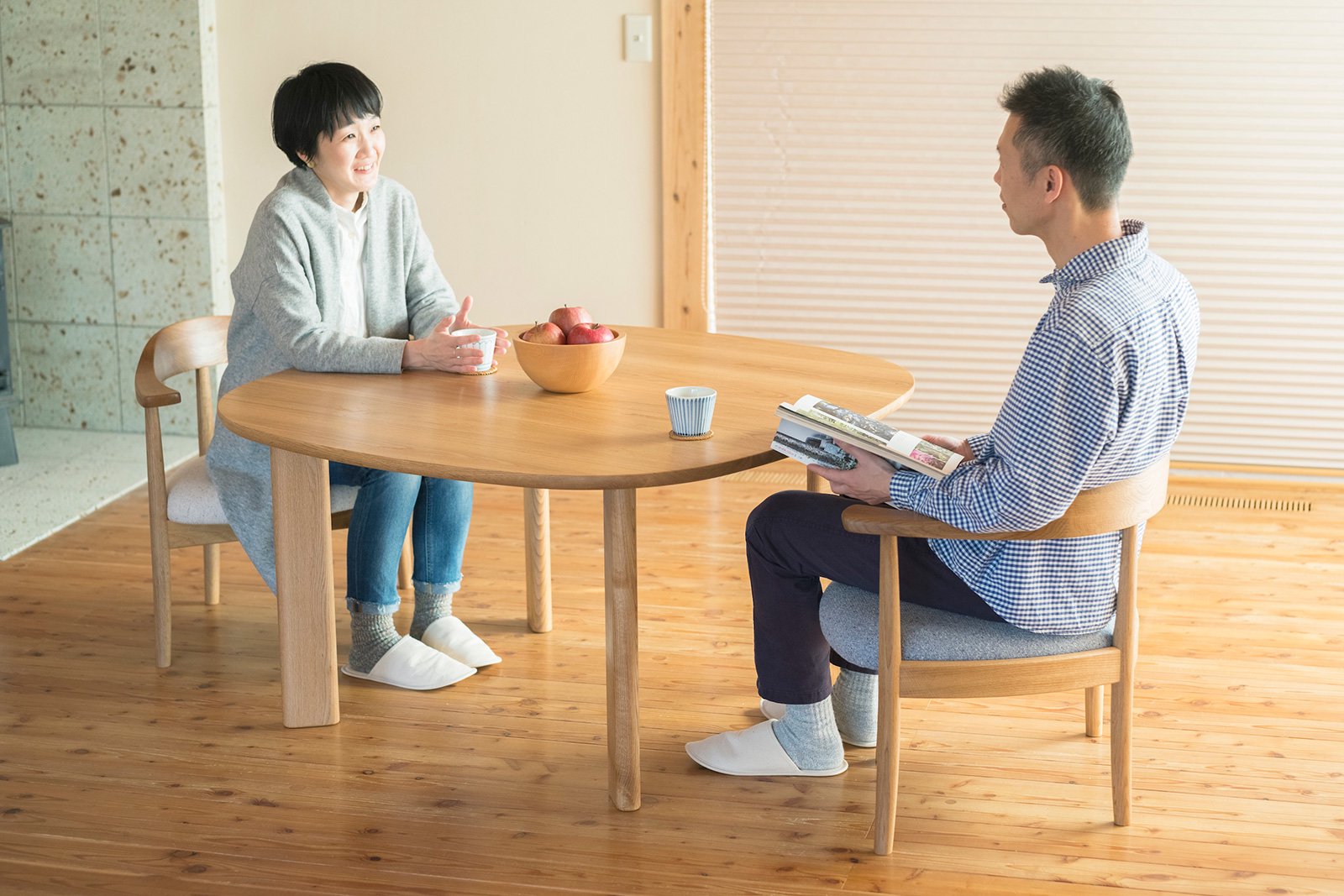 家族のテーブル（小）と男の椅子