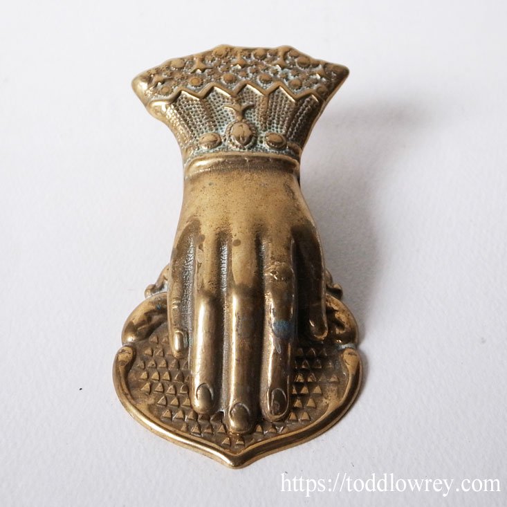メッセージを持ち続ける金色の手 / Antique Victorian Hand Clip