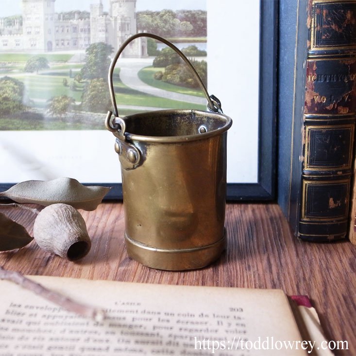 真鍮製のバケツはいかが Antique Brass Miniature Bucket Todd Lowrey Antiques