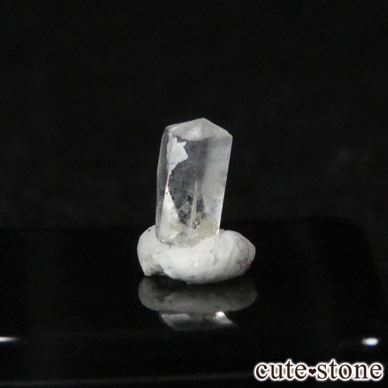 フェナカイトの単体結晶 原石 0 4ct Cute Stone