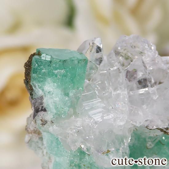 コロンビア ムゾー鉱山産 エメラルドの母岩付き結晶 原石 13g Cute Stone