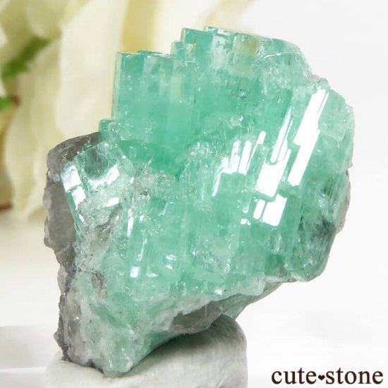 コロンビア ムゾー鉱山産 エメラルドの母岩付き結晶（原石）10g - cute stone -