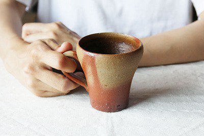 コーヒーカップ【単品】を持っているイメージ
