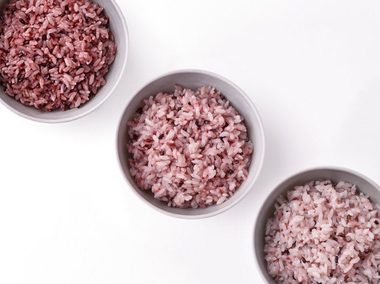 “酢重の紫米と白米を炊いたご飯のイメージ画像"