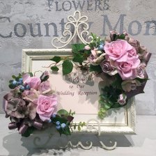 ピンクのプリザーブドフラワーのバラと高級造花のウェルカムボード　オーダーメイド作品例