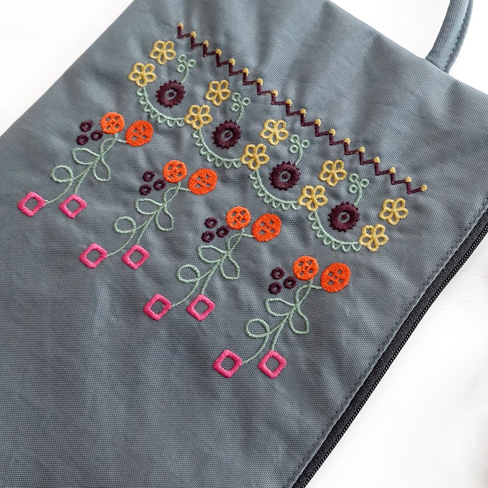 刺繍フラットポーチ 花の刺繍 Atsuko Matano 公式オンラインショップ