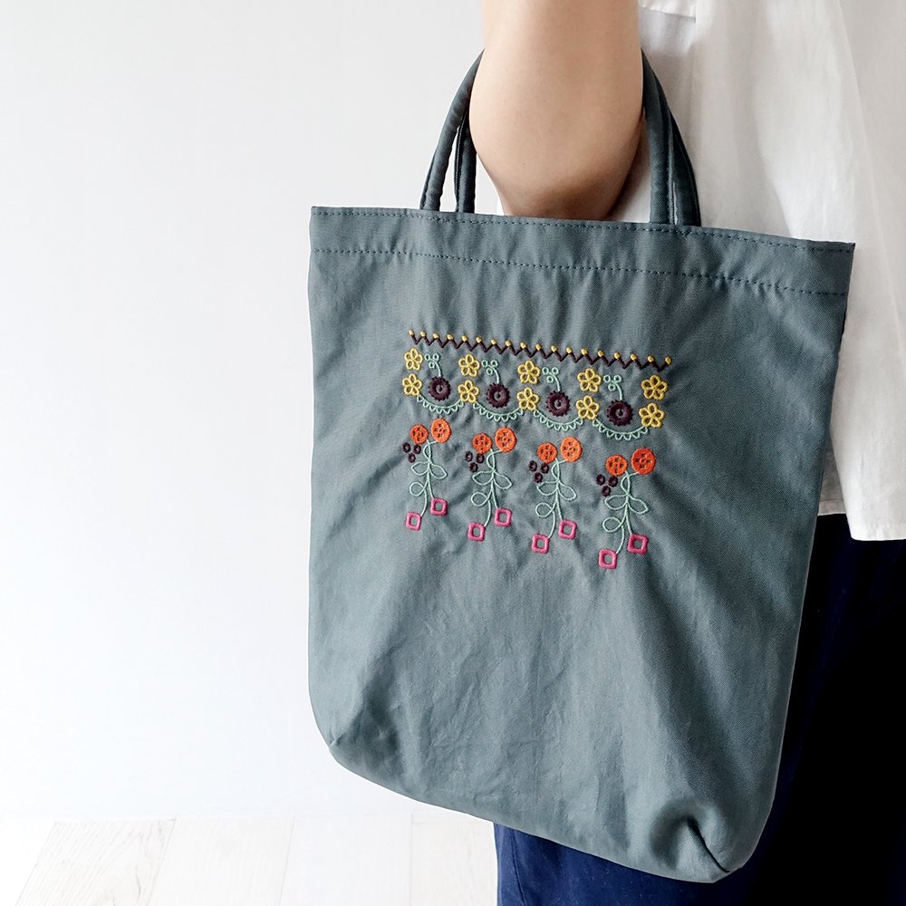 刺繍フラットポーチ 花の刺繍 - Atsuko Matano 公式オンラインショップ