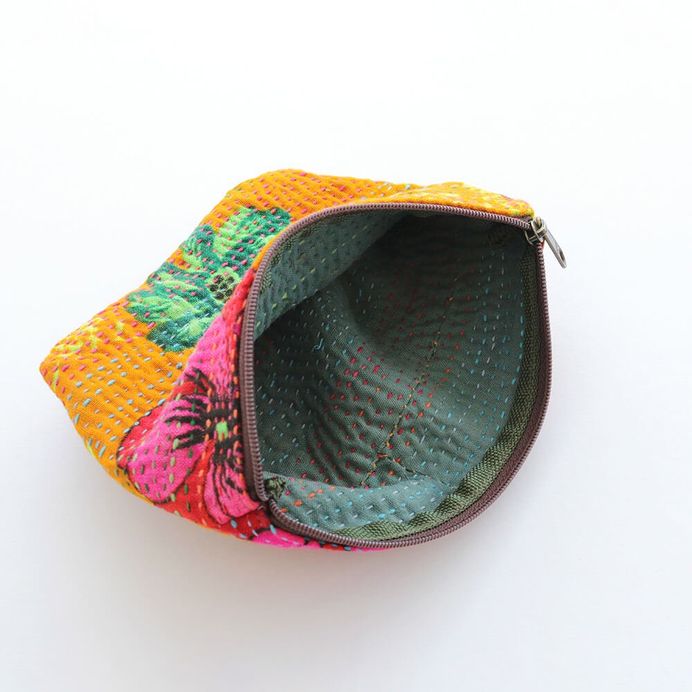 インドの刺し子布 カンタ刺繍（ラリーキルト）ポーチ