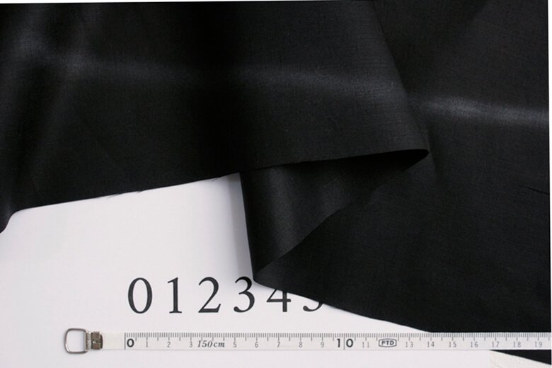 コットンラミーブラック綾織り T8182BK