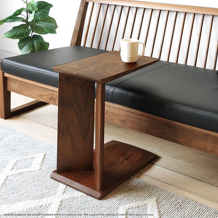 ウォールナット材のユニークなサイドテーブル兼ブックシェルフ