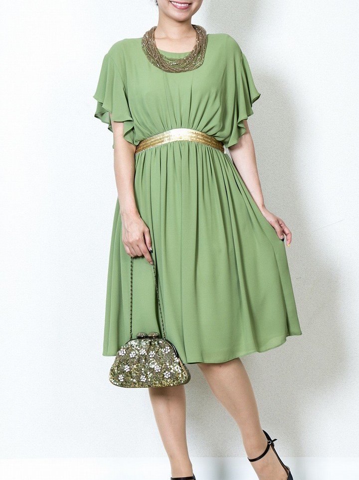 【レンタルドレスのガーデンウェディング コーディネート】グリーンで華やかなレンタルドレス