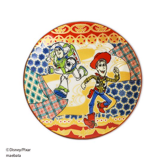 トイ ストーリー の人気キャラクターたちが九谷焼として登場 使って楽しい 飾って楽しい 豪放華麗な小皿です Kutani Disney Collection 九谷焼でつくるディズニーの和食器