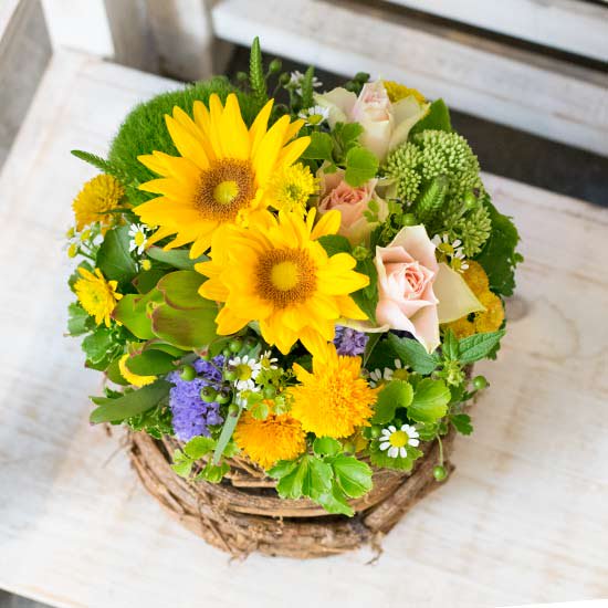 ひまわりのアレンジメント 花成 西新宿の花屋です