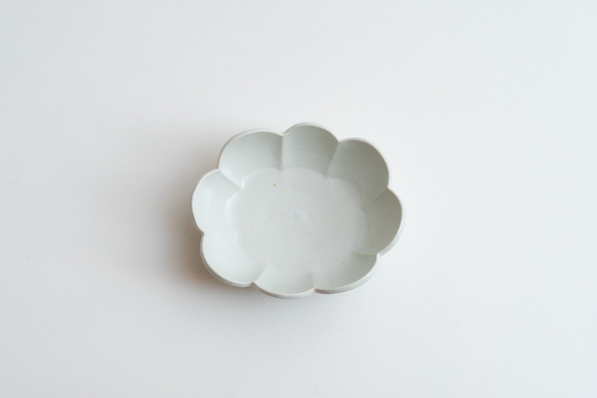 白瓷輪花楕円鉢
