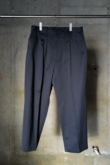 FARAH Two tuck Wide Tapered Pants