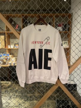 <img class='new_mark_img1' src='https://img.shop-pro.jp/img/new/icons5.gif' style='border:none;display:inline;margin:0px;padding:0px;width:auto;' />[AiE] Crew Neck Sweat - Safety Pin