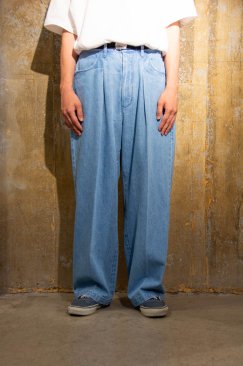 <img class='new_mark_img1' src='https://img.shop-pro.jp/img/new/icons5.gif' style='border:none;display:inline;margin:0px;padding:0px;width:auto;' />[FARAH] One-Tuck Wide Pants Denim