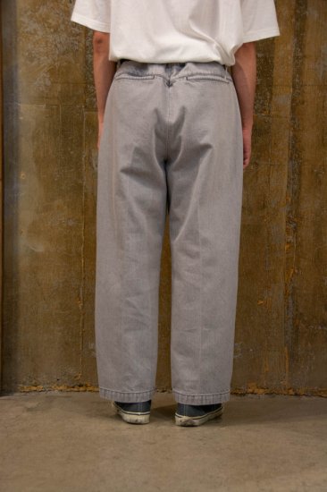 FARAH] Two-Tuck Wide Tapered Pants Denim - MOLDNEST