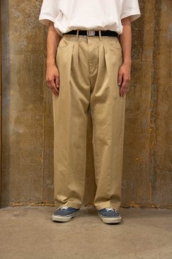 <img class='new_mark_img1' src='https://img.shop-pro.jp/img/new/icons21.gif' style='border:none;display:inline;margin:0px;padding:0px;width:auto;' />[FARAH] Two-Tuck Wide Tapered Pants Westpoint