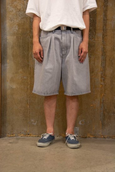 [FARAH] Two-tuck Wide Shorts Denim - MOLDNEST