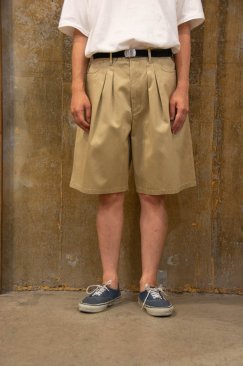 <img class='new_mark_img1' src='https://img.shop-pro.jp/img/new/icons21.gif' style='border:none;display:inline;margin:0px;padding:0px;width:auto;' />[FARAH] Two-tuck Wide Shorts Westpoint