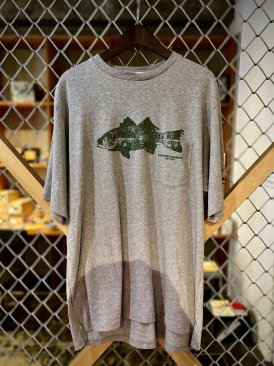 <img class='new_mark_img1' src='https://img.shop-pro.jp/img/new/icons5.gif' style='border:none;display:inline;margin:0px;padding:0px;width:auto;' />[ENGINEERED GARMENTS] Printed CrossCrew Neck T - Fish