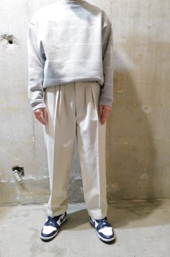 <img class='new_mark_img1' src='https://img.shop-pro.jp/img/new/icons21.gif' style='border:none;display:inline;margin:0px;padding:0px;width:auto;' />[FARAH] Two-Tuck Wide Tapered Pants Twill