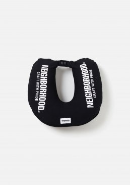 <img class='new_mark_img1' src='https://img.shop-pro.jp/img/new/icons47.gif' style='border:none;display:inline;margin:0px;padding:0px;width:auto;' />[NEIGHBORHOOD] LOGO NECK PILLOW

