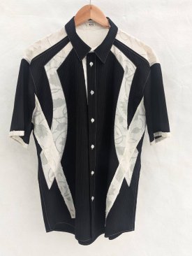 <img class='new_mark_img1' src='https://img.shop-pro.jp/img/new/icons5.gif' style='border:none;display:inline;margin:0px;padding:0px;width:auto;' />[KHOKI] Patched work shirt