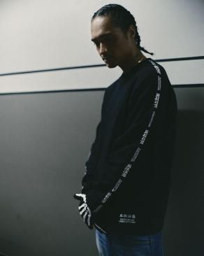 <img class='new_mark_img1' src='https://img.shop-pro.jp/img/new/icons5.gif' style='border:none;display:inline;margin:0px;padding:0px;width:auto;' />[BlackEyePatch] KANJI TAPED L/S TEE