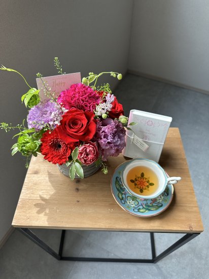 <img class='new_mark_img1' src='https://img.shop-pro.jp/img/new/icons14.gif' style='border:none;display:inline;margin:0px;padding:0px;width:auto;' />2024Mother's Day  Arrangement (red)