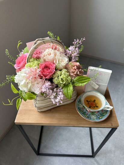 <img class='new_mark_img1' src='https://img.shop-pro.jp/img/new/icons14.gif' style='border:none;display:inline;margin:0px;padding:0px;width:auto;' />2024Mother's Day  Arrangement (PINK)