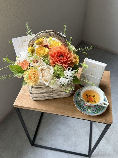 <img class='new_mark_img1' src='https://img.shop-pro.jp/img/new/icons14.gif' style='border:none;display:inline;margin:0px;padding:0px;width:auto;' />2024Mother's Day  Arrangement (orangeyellow)